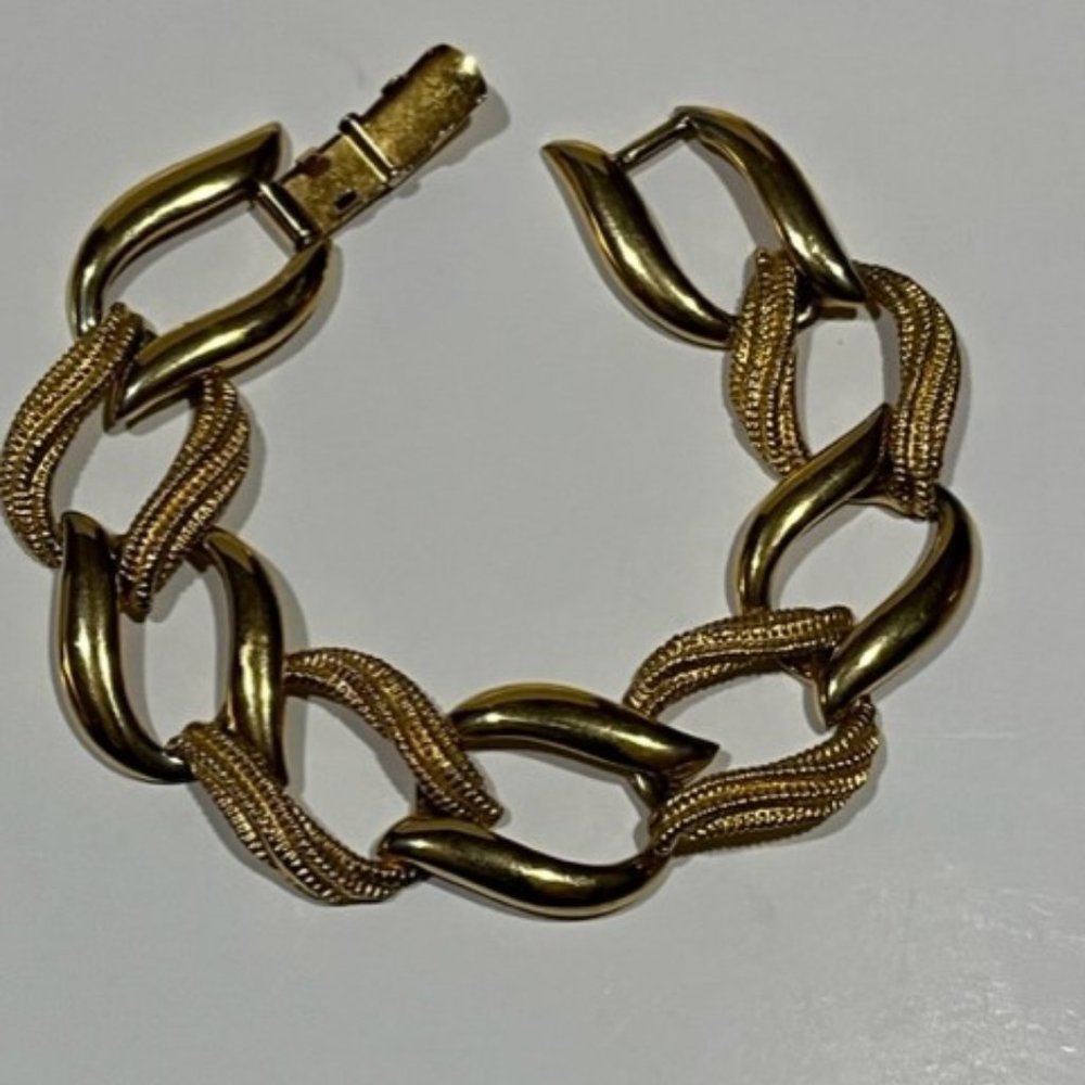 Napier signed Gold tone link bracelet Vintage